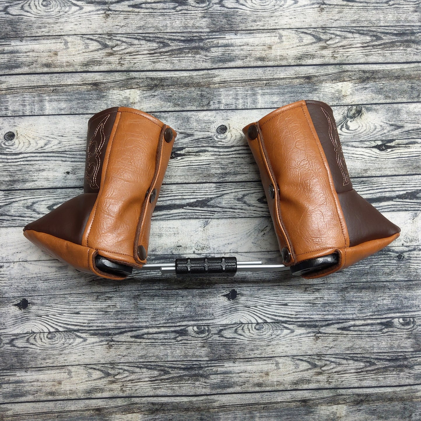 00-0 Brown/Caramel Leather & Fleece + Western Embroidered Design