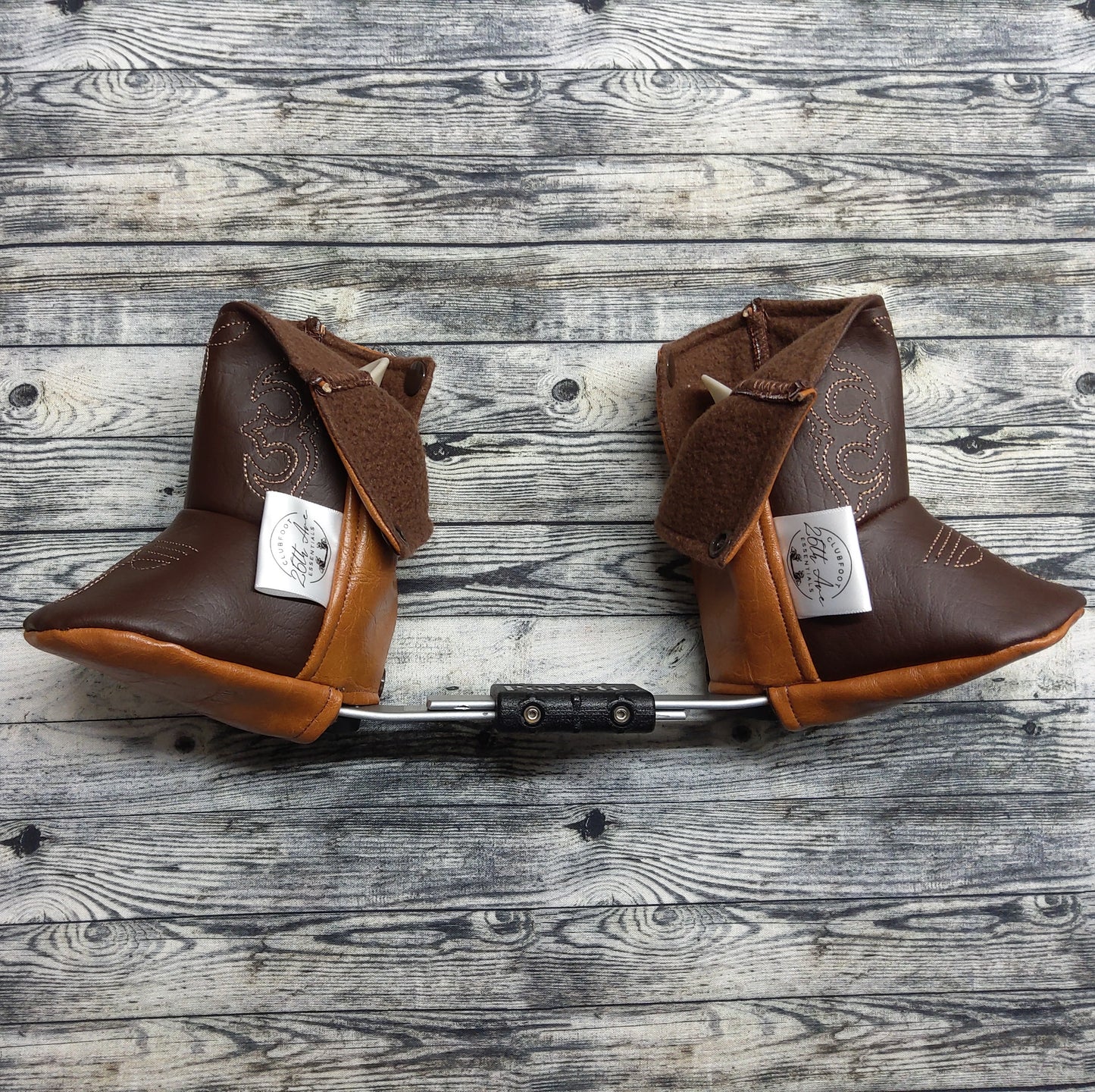 00-0 Brown/Caramel Leather & Fleece + Western Embroidered Design