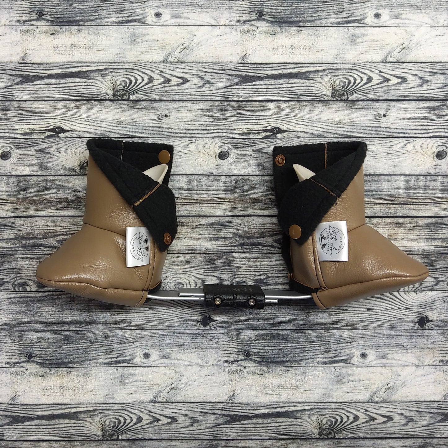 000-00 Dark Tan Leather & Black Fleece