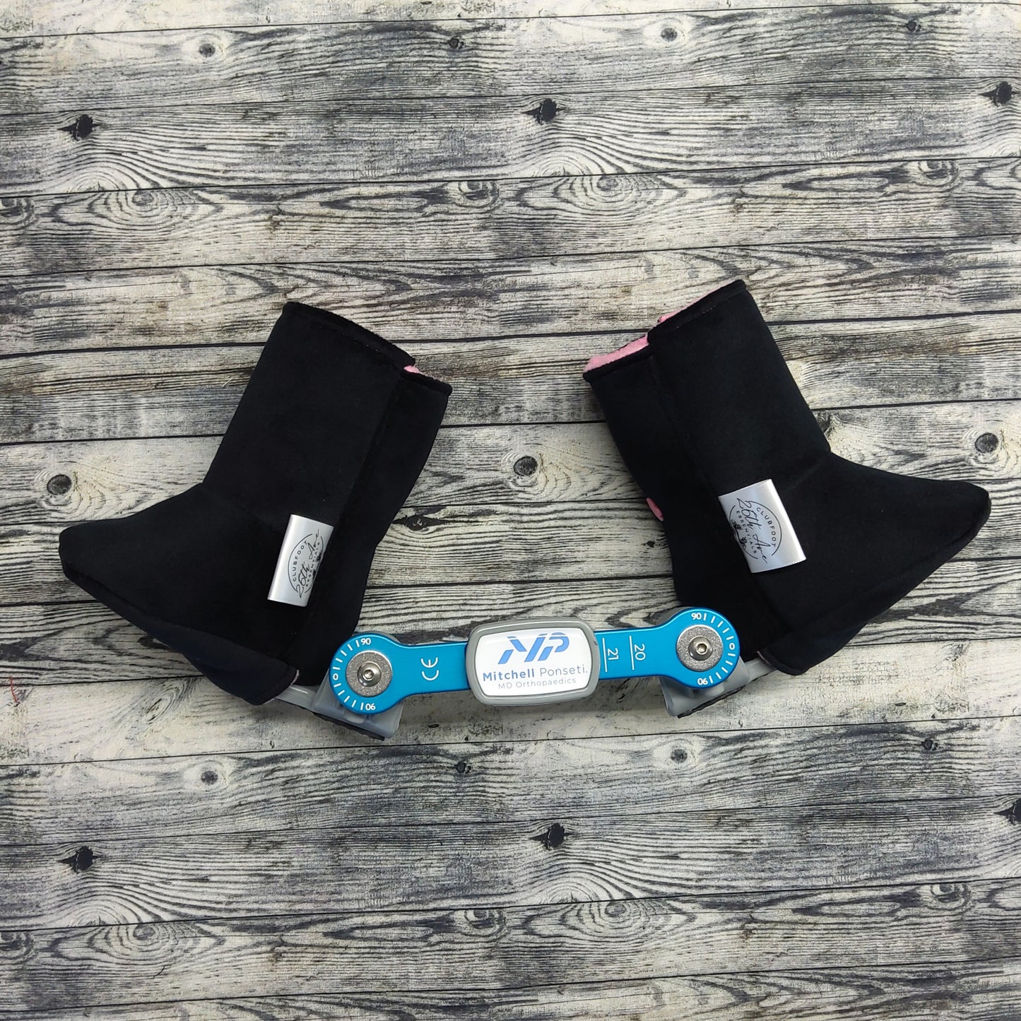 000-00 Black Suede & Pink Fleece