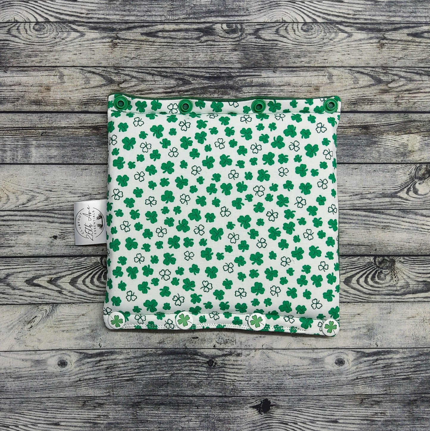 6.5" Mini Clovers & Green Fleece