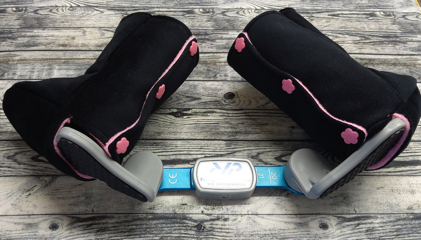 000-00 Black Suede & Pink Fleece